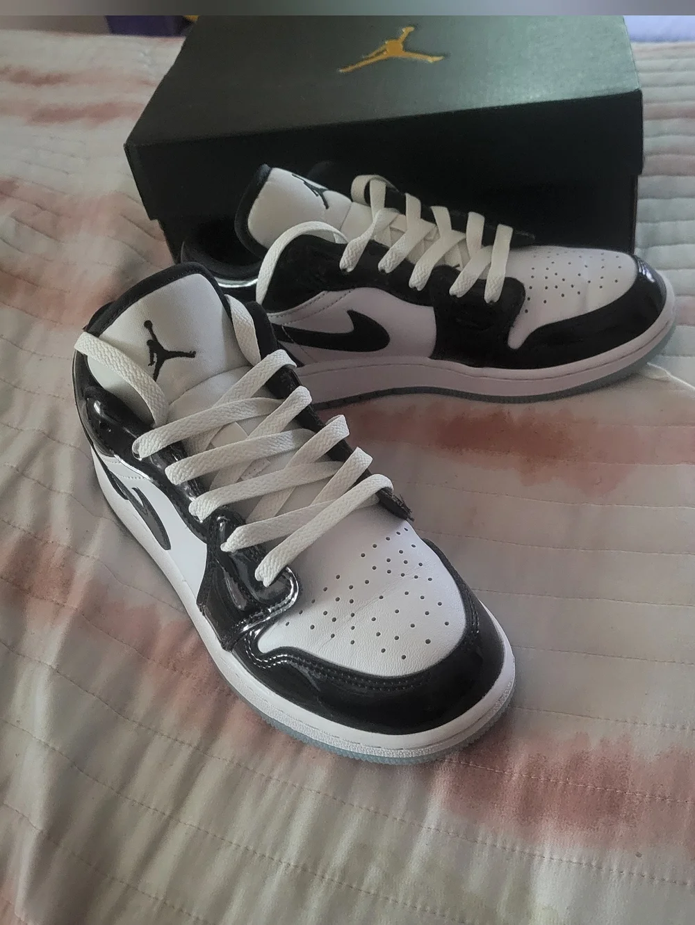 Jordan 1s Low Top Sneakers - Black & White Patent Size 4Y EUC - Picture 7 of 13